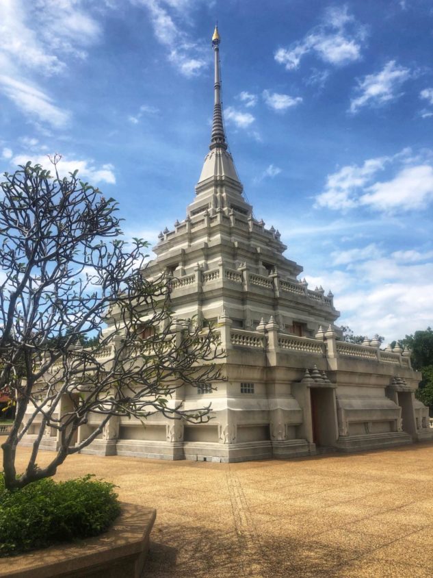 วัดดอยธรรมเจดีย์ สกลนคร