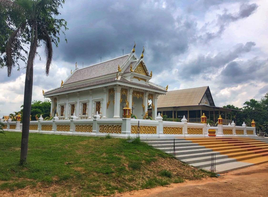 วัดกลาง Temple