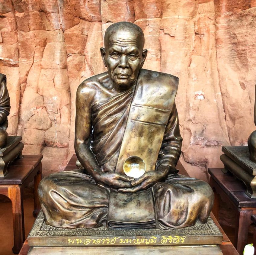 Famous Monks in Thailand | Guide to Thai Monk Statues