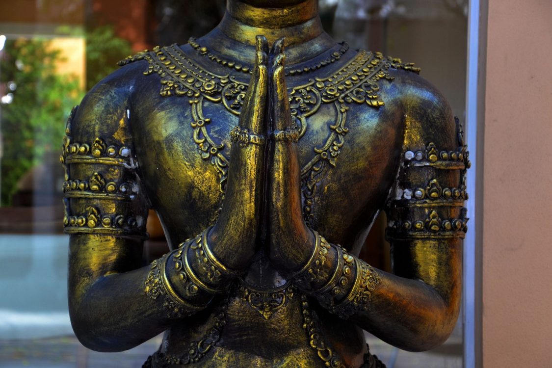 Thai Wai Statue