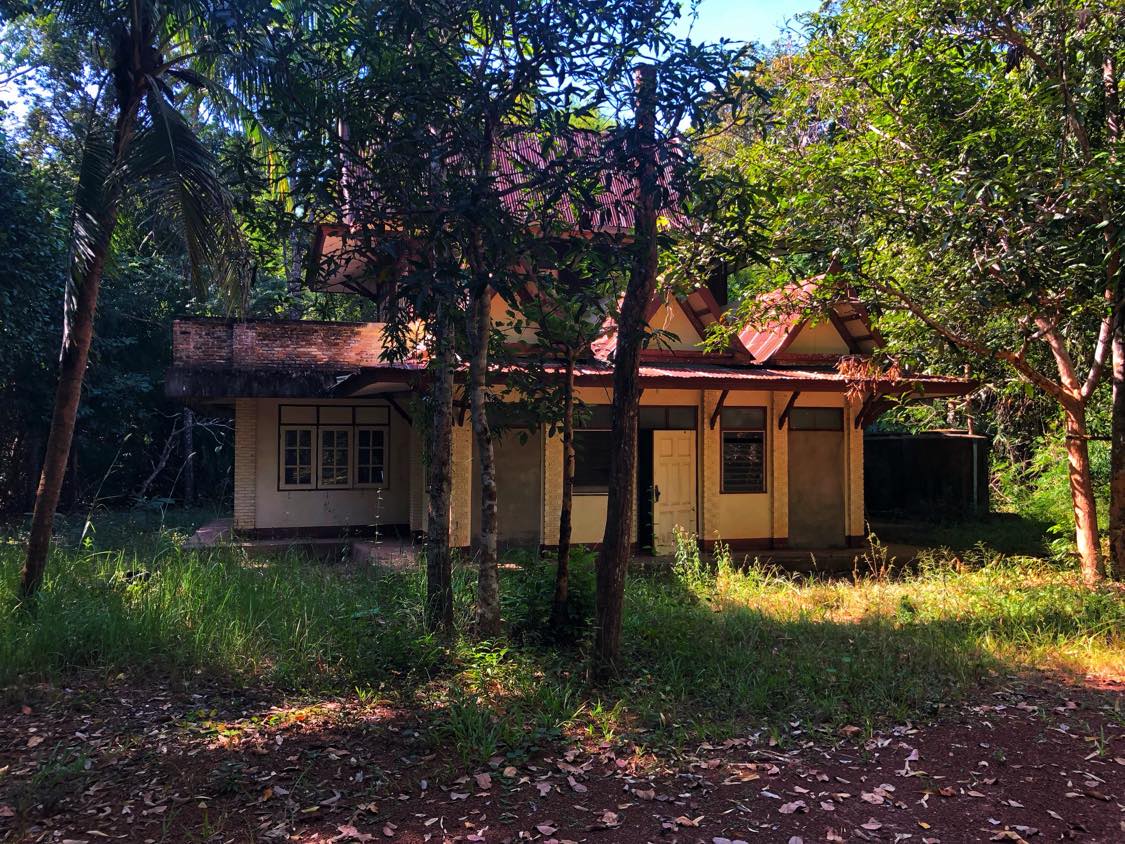 วัดป่าธนสีลคุณบ้านไร่ Sakon Nakhon