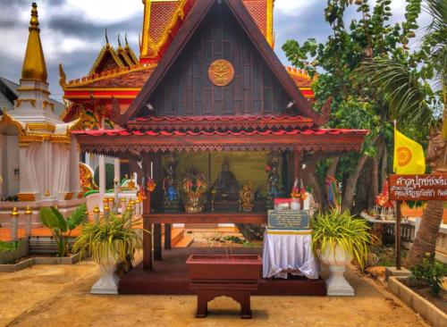 Wat Maha Phom Phothirat
