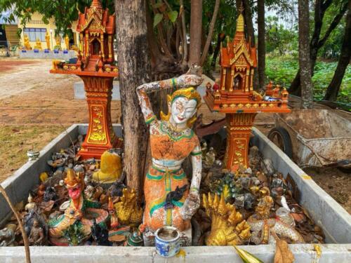 Wat Phra That Dum - วัดพระธาตุดุม