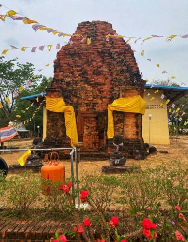 Wat Phra That Dum - วัดพระธาตุดุม