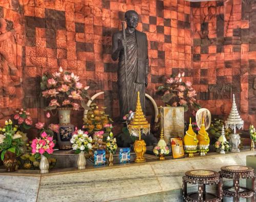 Wat Phu Tok, Inside Chedi Museum