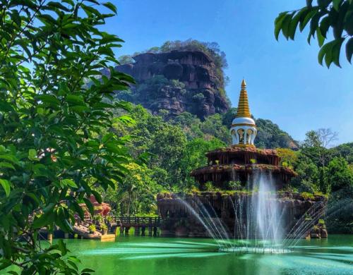 Wat Phu Tok, Wat Chetiya Khiri Wihan, Bueng Kan