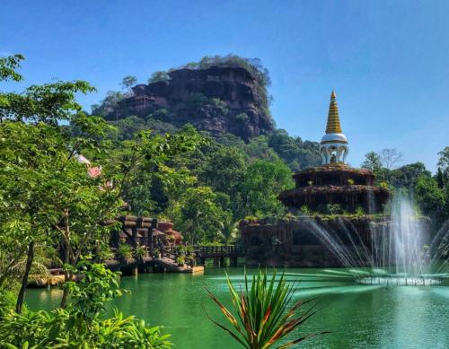 Wat Phu Tok, Wat Chetiya Khiri Wihan, Bueng Kan