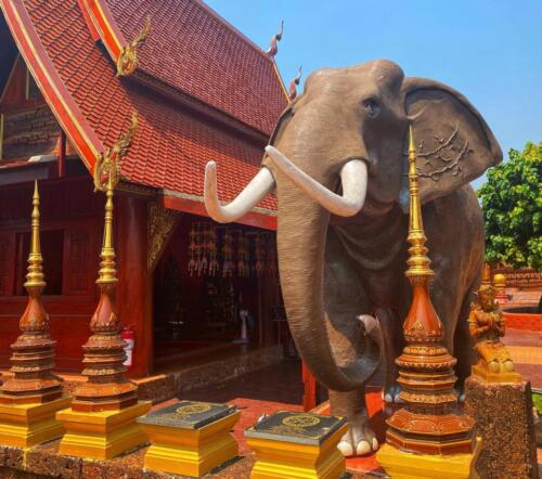 Wat Sawang Hua Na Kham - Kalasin Temples