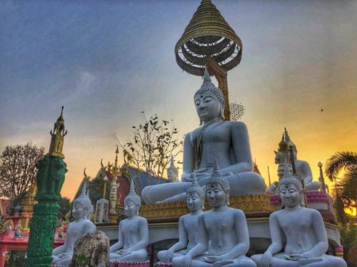 Wat Tai Phra Chao Yai Ong Tue
