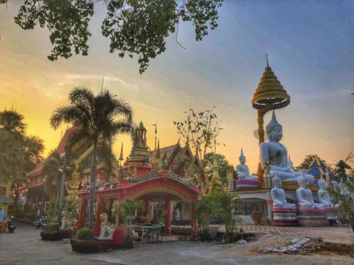 Wat Tai Phra Chao Yai Ong Tue