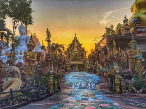 Wat Tai Phra Chao Yai Ong Tue