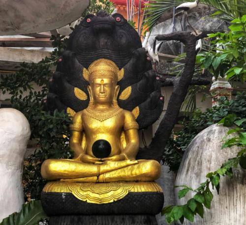 Wat Tai Phra Chao Yai Ong Tue