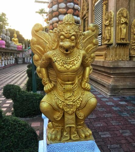 Wat Tai Phra Chao Yai Ong Tue