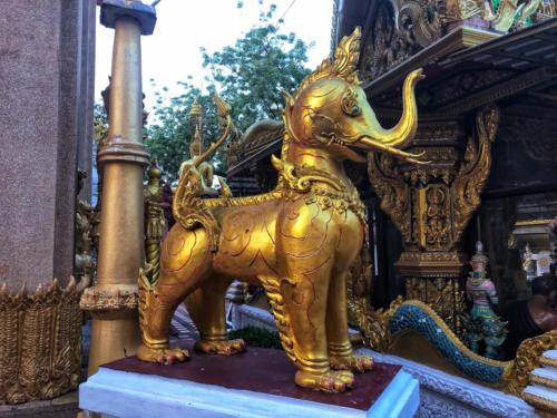 Wat Tai Phra Chao Yai Ong Tue