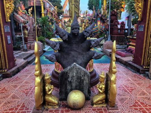 Wat Tai Phra Chao Yai Ong Tue