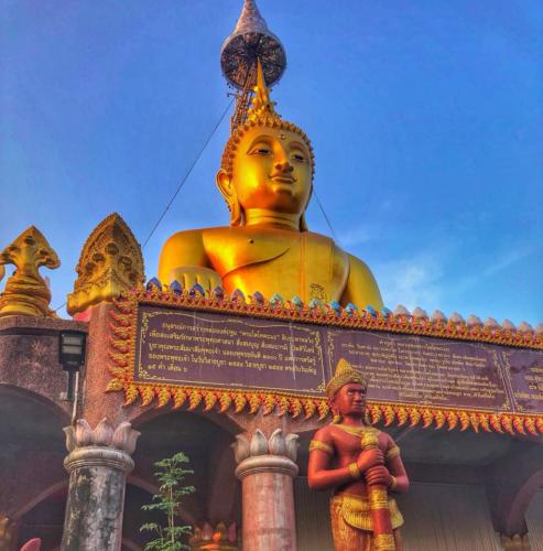 Wat Tai Phra Chao Yai Ong Tue