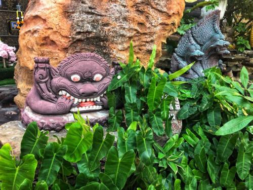 Wat Tai Phra Chao Yai Ong Tue