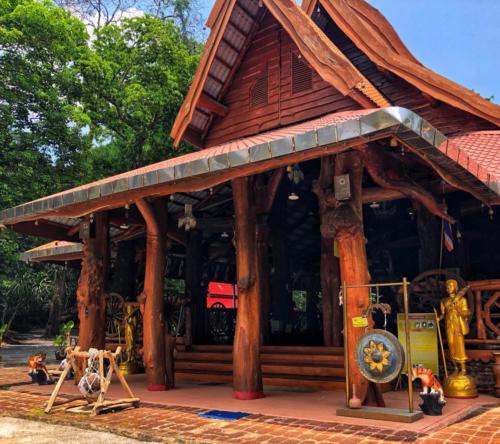 Wat Tham Chao Phu Kha - Sakon Nakhon