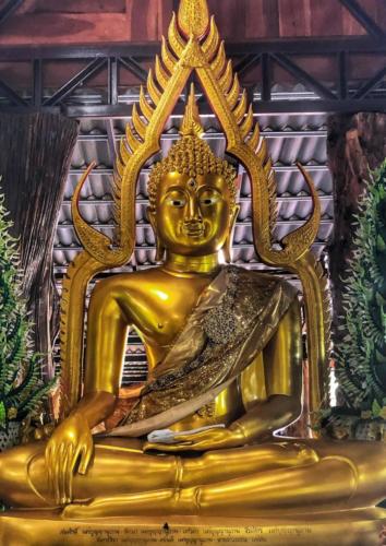 Wat Tham Pha Daen Gold Buddha