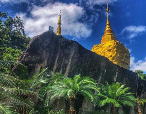 Wat Tham Pha Daen Gold Pagoda