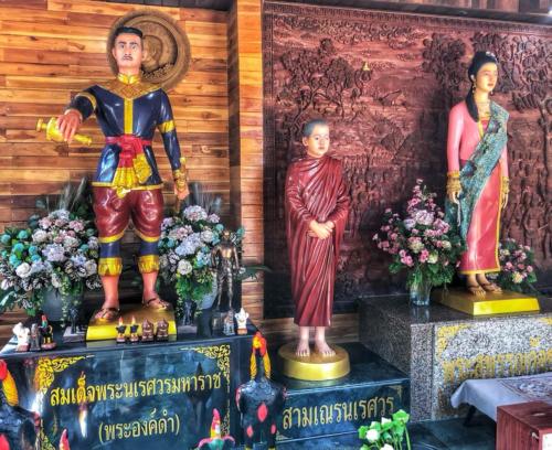 Wat Tham Pha Daen King Naresuan Suphankanlaya and Novice