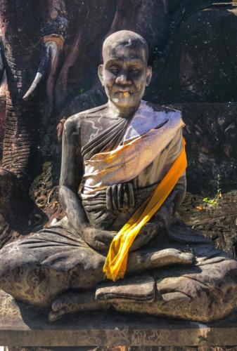 Wat Tham Pha Daen Luang Pu Thuad Statue