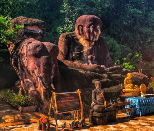 Wat Tham Pha Daen Luang Pu Tuad