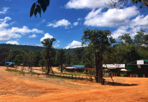 Wat Tham Pha Daen Parking Lot