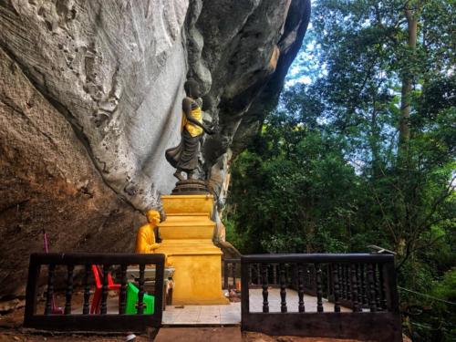 วัดถ้ำภูผายล Sakon Nakhon